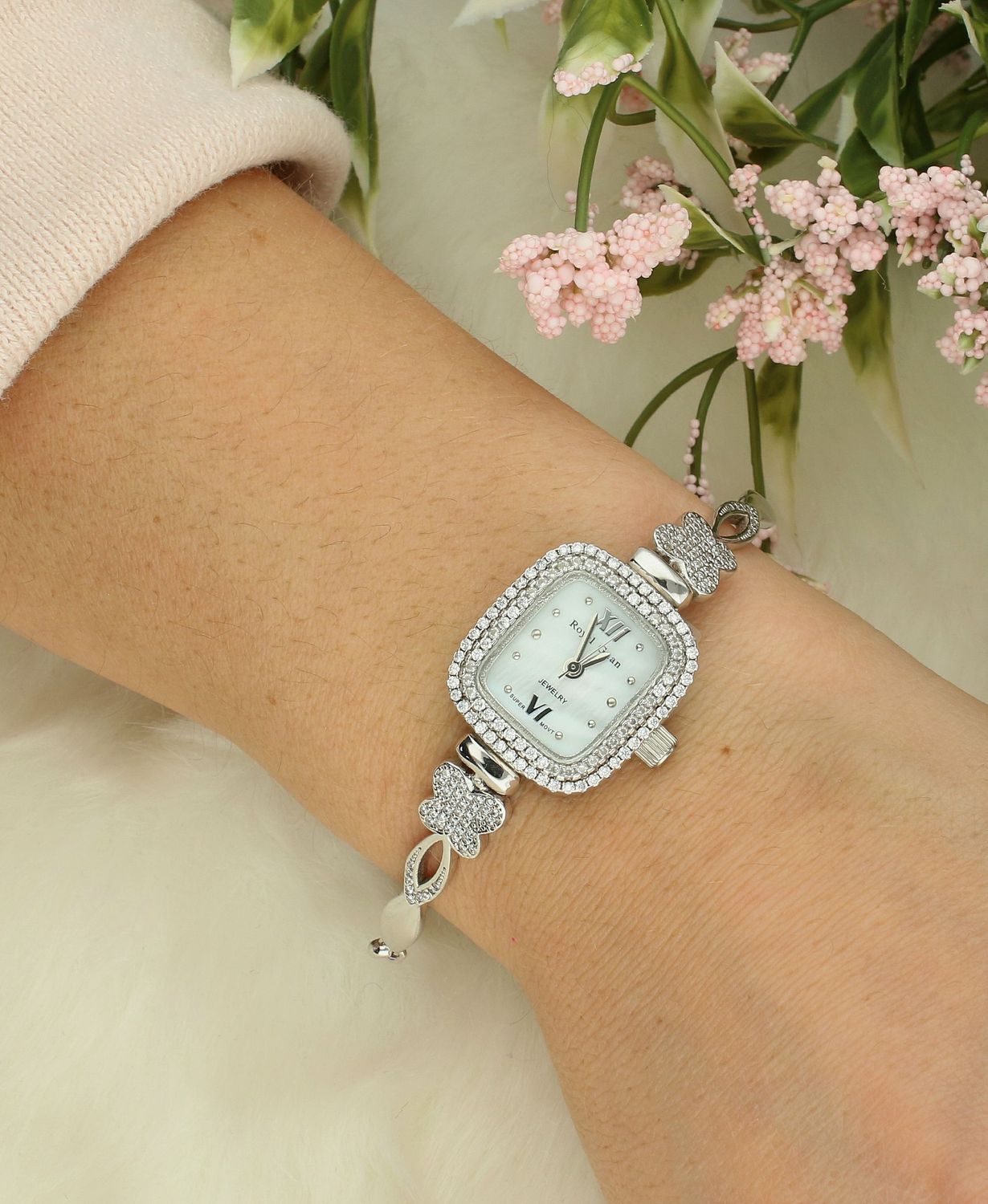 Zegarek damski srebrny z cyrkonią SILVER TS 024, Zegarek damski srebrny biżuteryjny z perłową tarczą. Elegancki zegarek ze srebra z kwadratową tarczą z cyrkoniami idealnie sprawdzi się jako e44.jpg